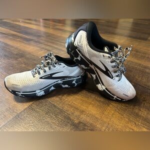 Women's Brooks Ghost 14 Size 8
